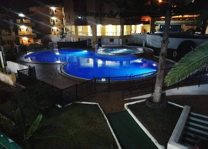 Апартаменти Luxury Vista Mar Y Playa Torres Del Sol B404 *