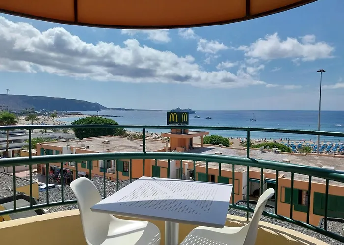 Апартаменти Luxury Vista Mar Y Playa Torres Del Sol B404 *